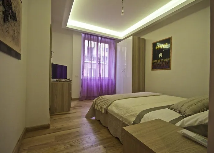 Piramide House